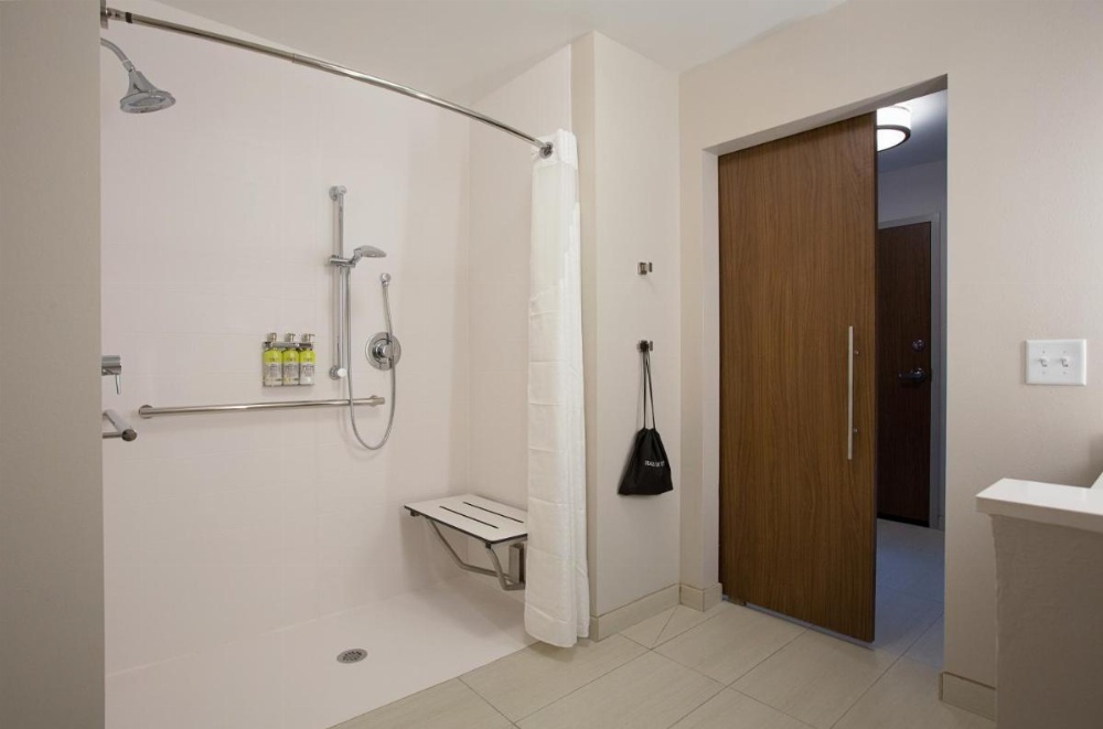 Holiday Inn Express & Suites - Fayetteville South Image 16