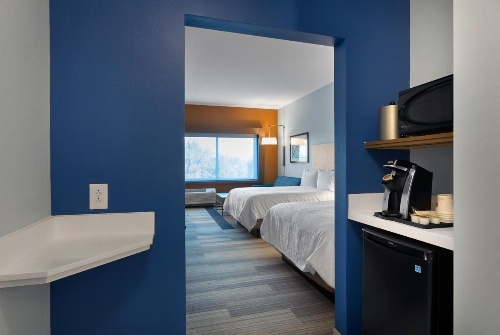 Holiday Inn Express & Suites - Fayetteville South image 20