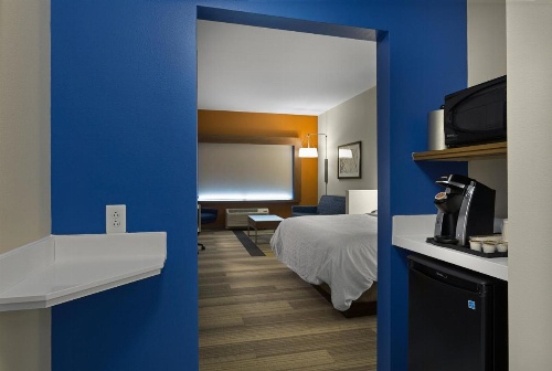 Holiday Inn Express & Suites - Fayetteville South image 22