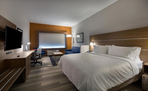 Holiday Inn Express & Suites - Fayetteville South image 23