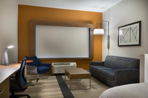 Holiday Inn Express & Suites - Fayetteville South image 24