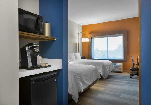 Holiday Inn Express & Suites - Fayetteville South image 27