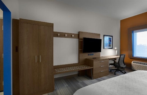 Holiday Inn Express & Suites - Fayetteville South image 32