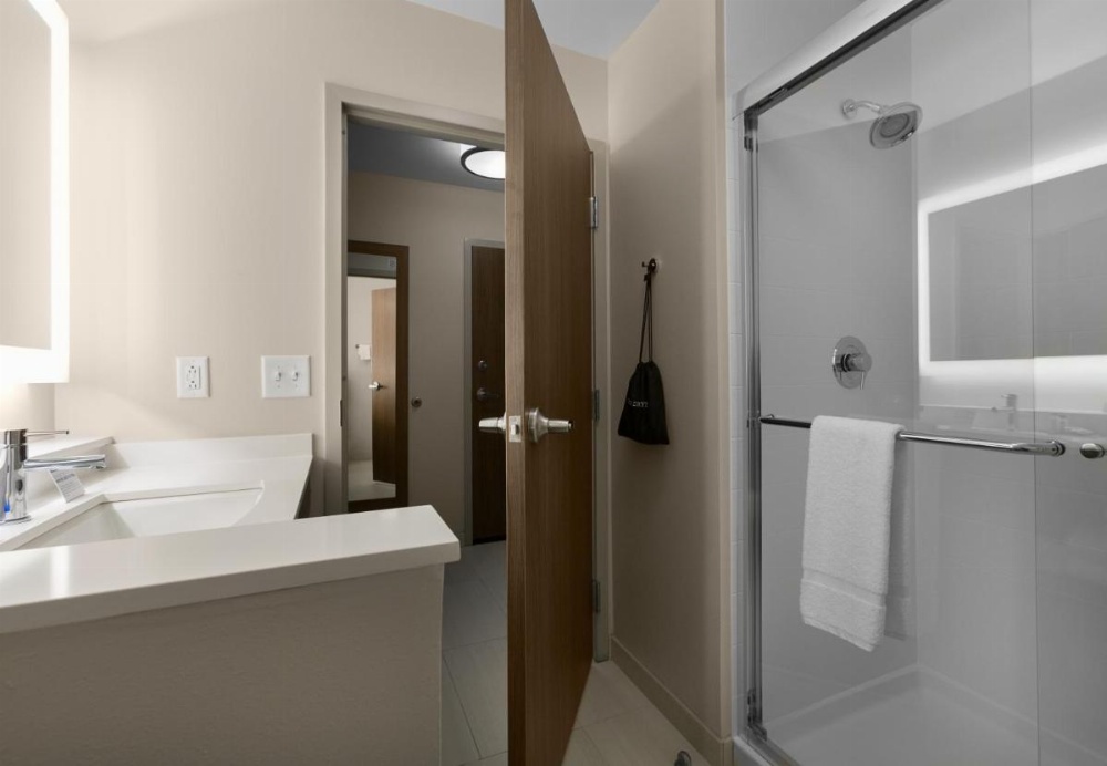Holiday Inn Express & Suites - Fayetteville South Image 33