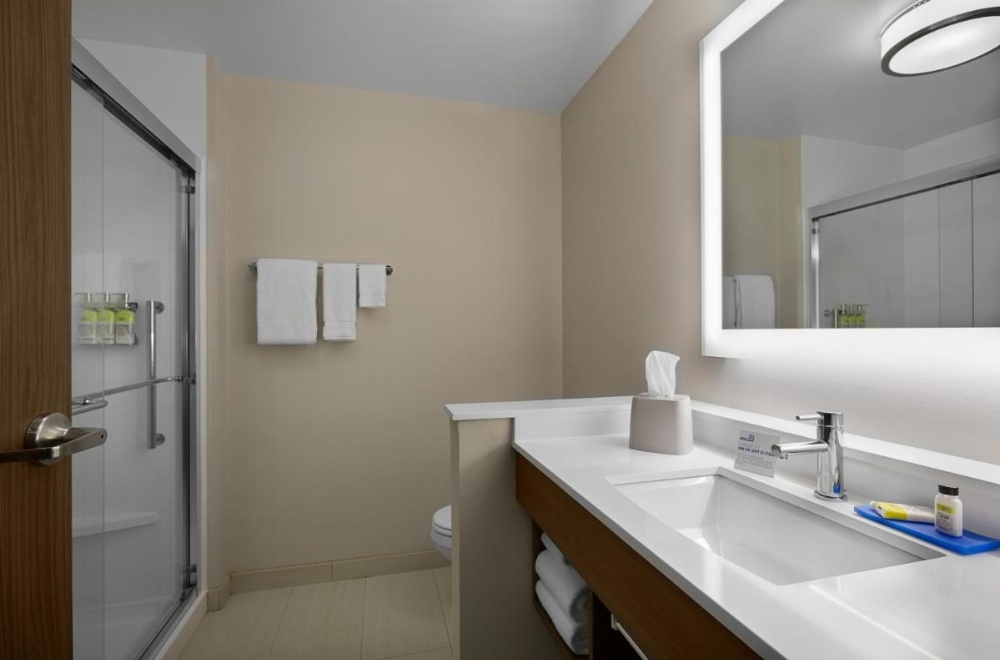 Holiday Inn Express & Suites - Fayetteville South Image 34