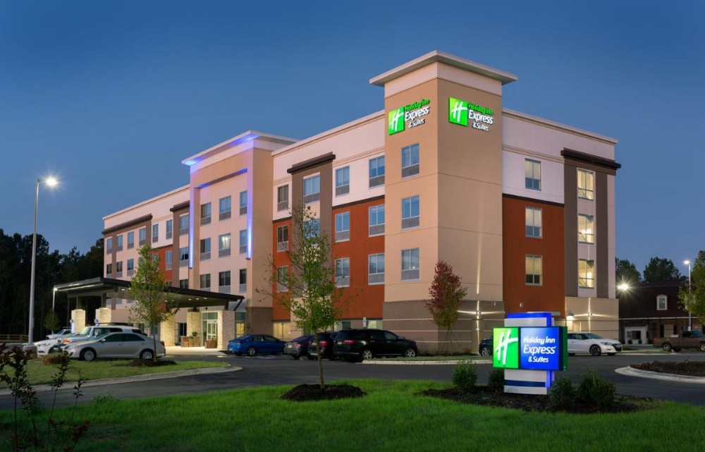 Holiday Inn Express & Suites - Fayetteville South Image 35