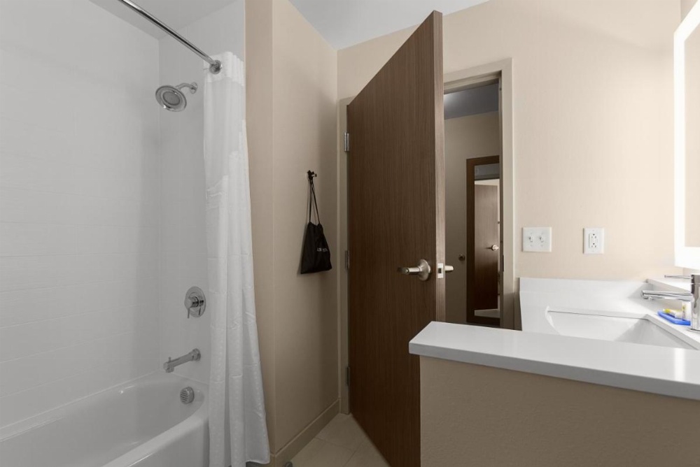 Holiday Inn Express & Suites - Fayetteville South Image 38